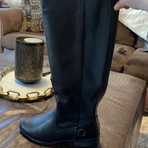 Black to knee boots.